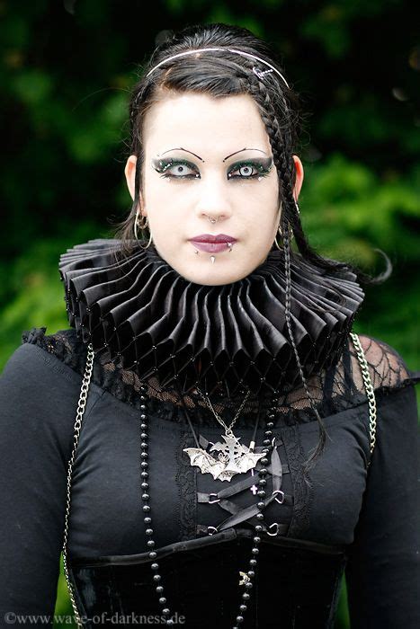 Neo Victorian Goth Girl With Elizabethan Collar Gothic Girls Goth Girls Goth Model