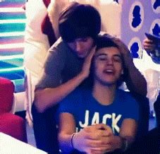 Pin By On Larry Moments Larry Stylinson Larry Larry Gif