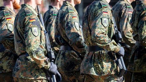 Umfrage Jeder zehnte Deutsche im Angriffsfall bereit für Kriegsdienst