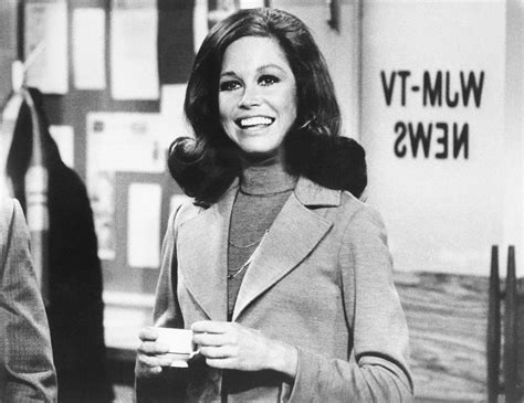 Moore's family relocated to california when she was eight. Mary Tyler Moore, Television Legend, Dead at 80 - NBC News