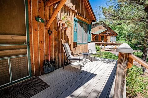 Set in evergreen 29 km from lakewood colorado bear creek cabins offers a garden and free wifi. Evergreen log cabin with 2 bedrooms | FlipKey