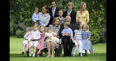 La famille royale belge réunie au palais Laeken en juin 2008 pour la