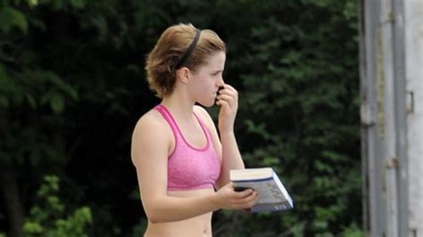 Emma Watson Im Sexy Sport BH Bauchfrei Promiflash De