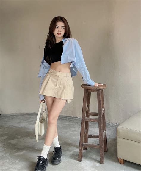 Bảo bối giúp khoe dáng mà vẫn giữ vững sự thanh lịch là sơ mi crop top