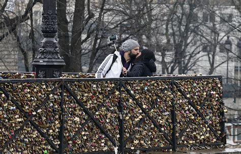 Love For Sale Famed Love Locks Of Paris Bridges To Be Sold At