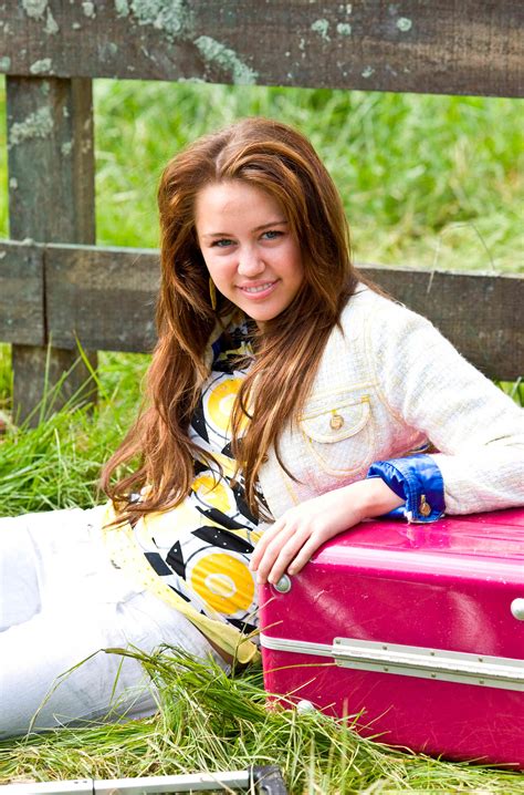 Hannah Montana - Hannah Montana Is Coming Back to Disney Channel in ... : Hannah montana wiki is ...