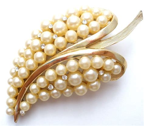 Crown Trifari Leaf Brooch With Pearls Vintage In 2019 Jewelry Brooch