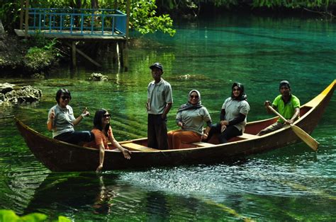 Wisata Alam Paisu Pok Danau Cantik Tersembunyi Di Banggai Kepulauan