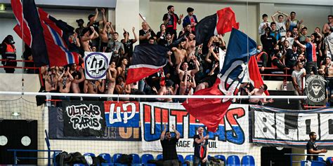 Psg Les Supporters Ultras Réclament La Démission De La Direction
