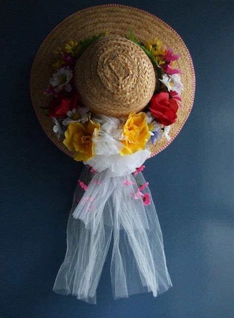 Straw Hat Door Wreath With Images Door Decorations Crafts Wreath