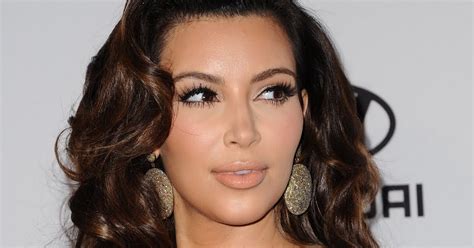 Curvy Celebs Kim Kardashian Hyper Mage Cleavage At The