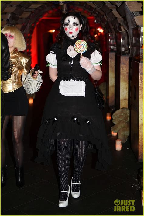 Ben Mckenzie And Michelle Trachtenberg Celebrate Halloween At Heidi Klum S Party Photo 3232211