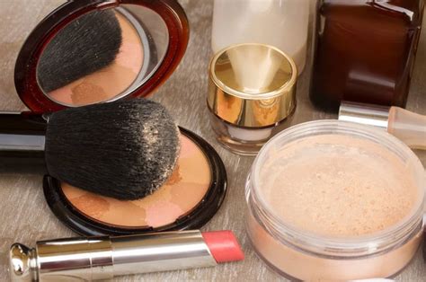 Loose Powder Vs Pressed Powder Ask The Expert Living Gorgeous