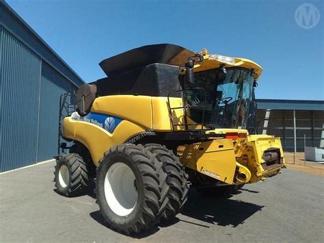 Used New Holland New Holland Cr9080 45 Ft Macdon Front Combine