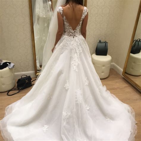 Pronovias Ofelia Preowned Wedding Dress Save 29 Stillwhite