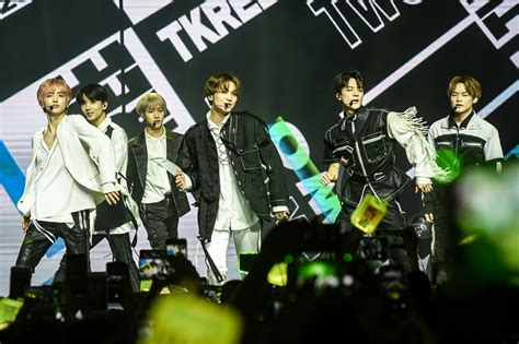 Nct Dream Sends Fans Into Frenzy In First Ph Concert Abs Cbn News