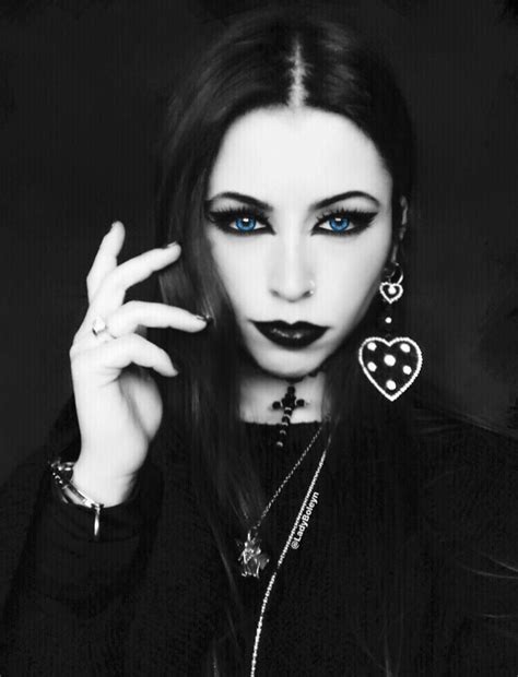 Alternative Model Total Black Ladyboleyn Goth Beauty Gothic