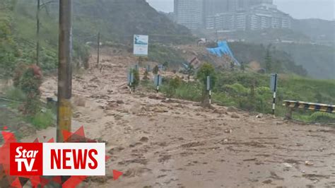 The outdoor theme park in the genting highlands is one of the main jewels in its crown and includes amazing water slides and a range of rides. Landslide hits road in Genting, road to Amber Court ...