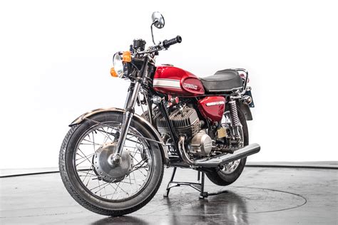 Molti appassionati di kawasaki 500 hanno notato che citando i vari modelli prodotti nella serie h1 di passa sempre dalla h1b alla h1d. 1970 Kawasaki 500 Mach III - Kawasaki - Moto d'epoca ...