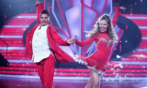 1 / 10moderator daniel hartwich (42) and moderator victoria swarovski (27) not only moderated let's dance, but also das supertalent together. Let's Dance: Das sagt Victoria Swarovski zum neuen TV-Job ...