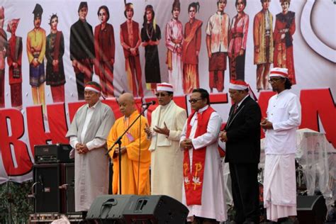 Doa Bersama Para Tokoh Agama Pada Apel Bersama Nusantara Bersatu Di Monas Jakarta E