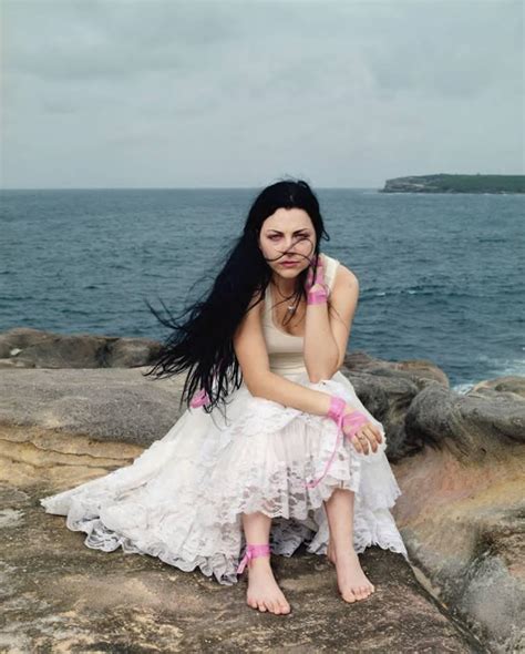 Brechen Snazzy Veranschaulichen Amy Lee Bikini Kollege Bewusstlos Seehafen