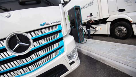 Daimler Truck Lastwagenhersteller ist nun unabhängig Wirtschaft