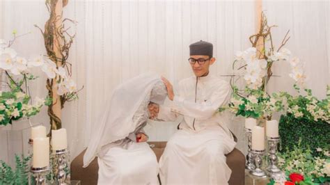 Ingat nak buat sendiri doorgift untuk majlis kahwin adik nanti. Bertuahnya! Pemuda Tahfiz Hadiahkan Al-Quran Tulisan ...