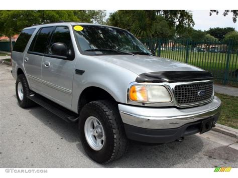 Silver Metallic 2000 Ford Expedition Xlt 4x4 Exterior Photo 49525322