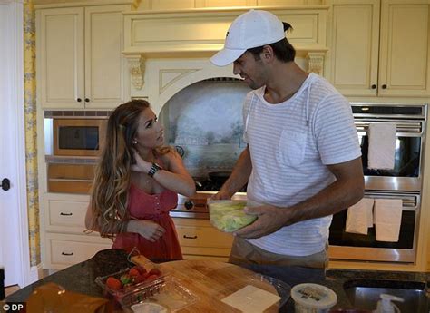 Denver Broncos Eric Decker Poses With Very Pregnant Wife Jessie James