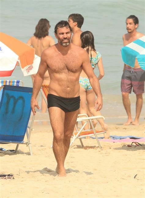 OFF Marcelo Faria só de sunga na praia PAN pandlr