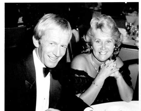 Vintage Photo Of Actor Paul Hogan With His Ex Wife Noelene Edwards Home