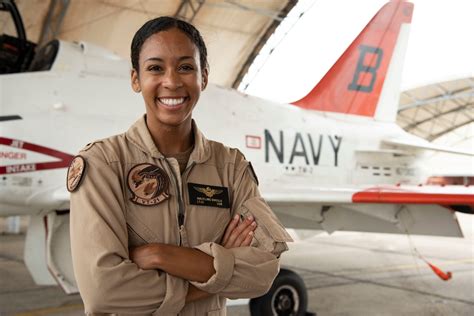 Us Navys First Black Female Tactical Air Pilot Earns Wings Of Gold In
