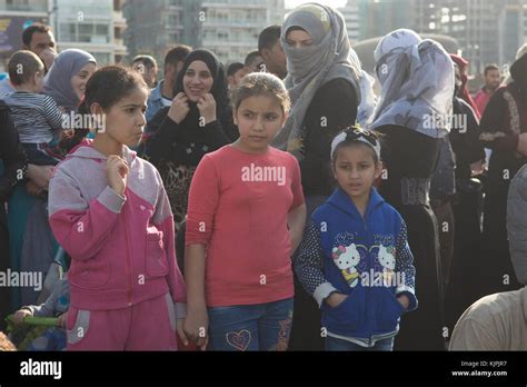 marytrs square beirut lebanon 26th nov 2017 syrian refugee girls waiting for donations