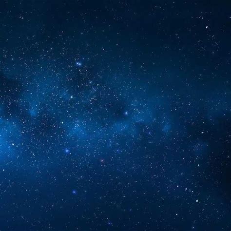 Het ruimtepuin wordt meteoroïde genoemd en zodra het puin een lichtspoor achterlaat noemen we het een lees wat het beste weer is om naar de sterren te kijken. Deze week zijn er weer veel vallende sterren te zien!