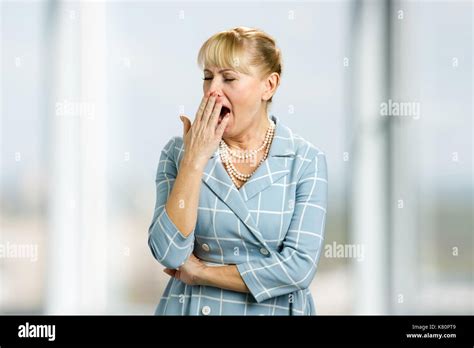 Person Sleepy Women Yawning Hi Res Stock Photography And Images Alamy