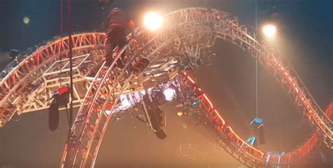 M Tley Cr E Drummer Tommy Lee Left Hanging Mid Air After Rollercoaster Breaks Down At Final Show