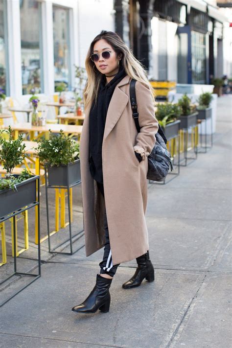 the coolest winter outfits to copy from nyc s stylish women street style outfits winter new