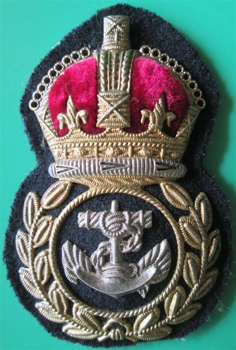 A Chief Petty Officers Wwii Period Cap Badge In Royal Navy