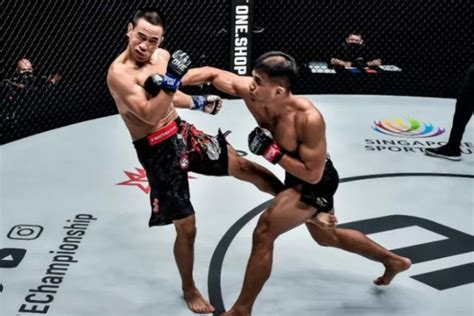 Petarung MMA Indonesia Robohkan Lawan Asal China Hanya Dengan Pukulan Dalam Detik Pikiran