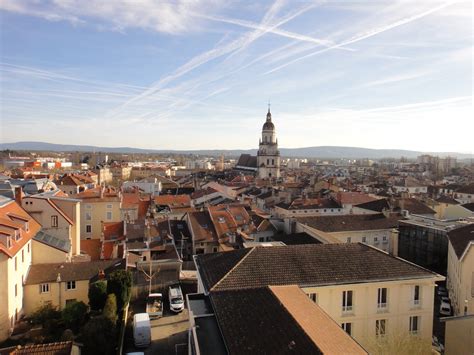 Le soutien des collectivités et des instances sportives locales, régionales et nationales est une reconnaissance de notre vivacité et de notre action dans le développement de la pratique du golf. vente Bourg en Bresse centre La conciergerie T3 dernier étage