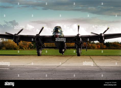 Avro Lancaster Ww2 Heavy Bomber Stock Photo Alamy