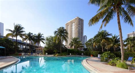 Ocean Reserve Luxury Condos Across From Sunny Isles Beach In Miami