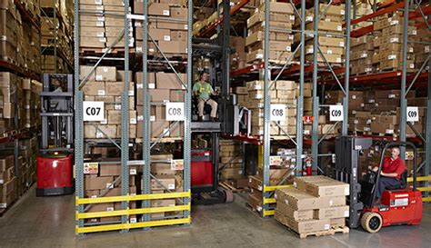 raymond forklift trucks lift truck fleet  warehouse