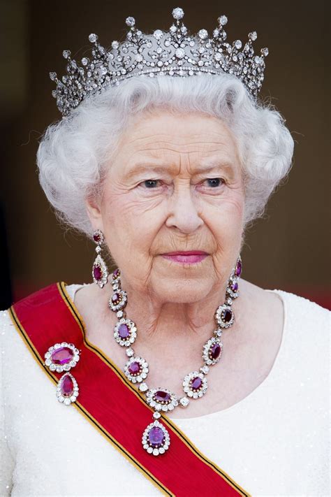 Elle gouverna avec une relative prospérité et stabilité pendant plus de quatre décennies et se elizabeth tudor est née à greenwich en angleterre le 7 septembre 1533 et a eu une enfance difficile. La Reine Elisabeth II serait une descendante du Prophète ...