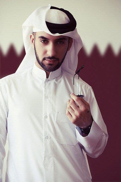 Pin By 🎀 Amelia 🎀 On Modeling Arab Men Thobes Men Muslim Men