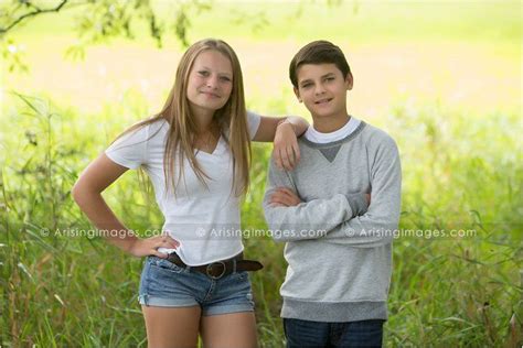 Fun Brother And Sister Photo Good For Me And My Little Brother Siblings Nature Pose