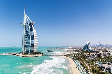 Kamu bisa menyelam bersama ikan pari, lho! Tempat menarik di Dubai Yang Terkini 2020 Paling Cantik