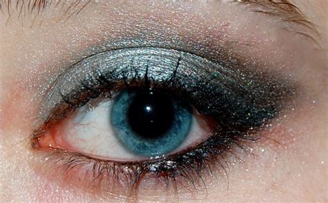The Makeuptress Silver Smokey Eye