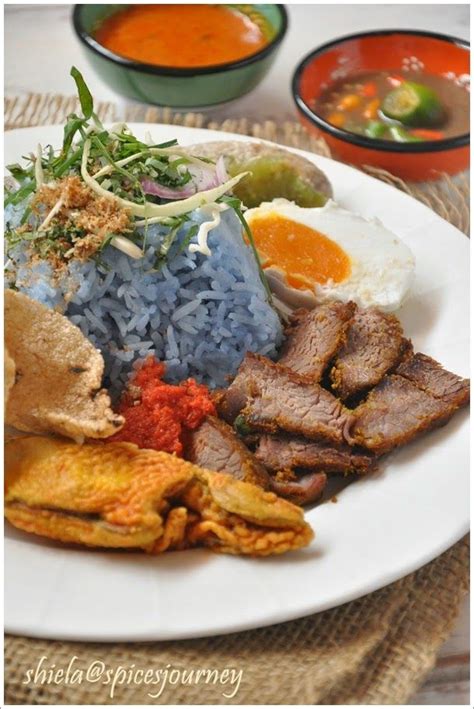 Nasi kerabu merupakan hidangan yang terkenal di seluruh kelantan. Spices Journey: NASI KERABU BIRUKU | Masakan malaysia ...